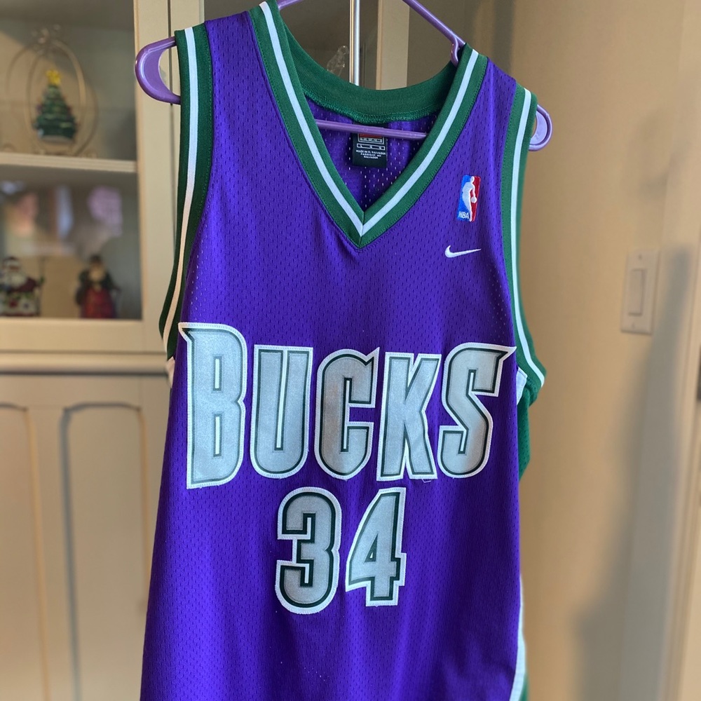 Milwaukee Bucks Allen Jersey (size L)